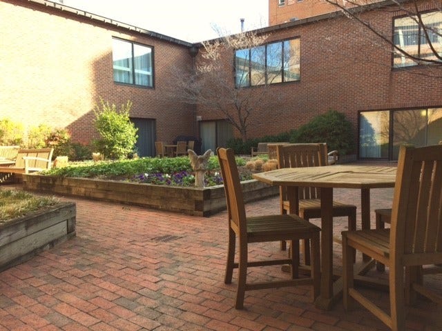Baltimore, MD Hope Lodge Courtyard